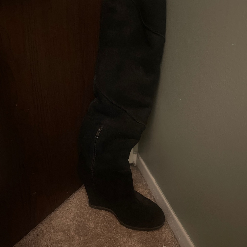 UGG - Picture 4 of 5